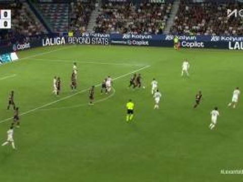 [进球视频]神来之笔！维尼修斯右脚外脚背弹射破门，想象力十足！