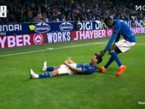 [进球视频] 太离谱了！巴萨门将加西亚超巨失误送礼！雷纳吊射攻破巴萨城门！