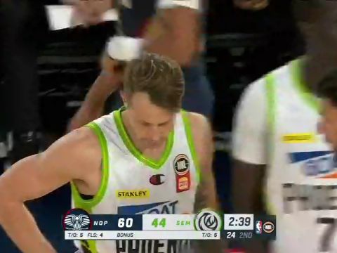 东南墨尔本凤凰vs鹈鹕第2节中文解说回放