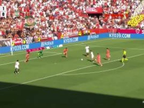 [射门被扑]两连神扑拯救巴萨！什琴斯尼神扑拒绝对手劲射