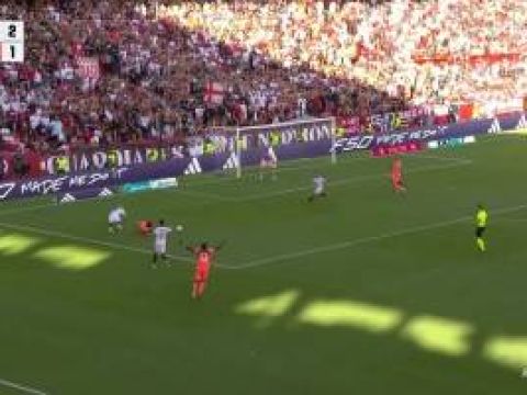 [点球不进]巴尔德突入禁区造点 莱万点球离谱打偏