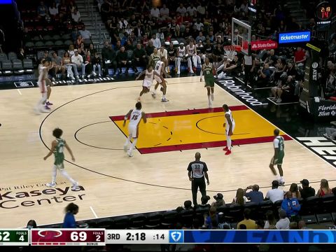 雄鹿103-93热火 鲍威尔半场空砍18分热火主场不敌雄鹿