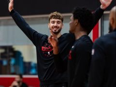 休媒晒数据证双塔成杀招！申京领袖才能挡不住 火记：换KD是锦上添花