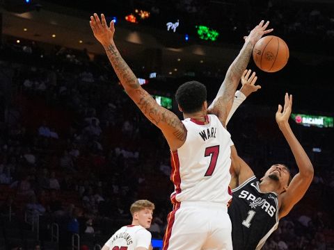 马刺112-107热火 文班亚马10分韦尔空砍29+12遭三连败