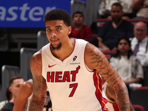 韦尔vs马刺集锦 19中12得到29+12站帽文班亚马