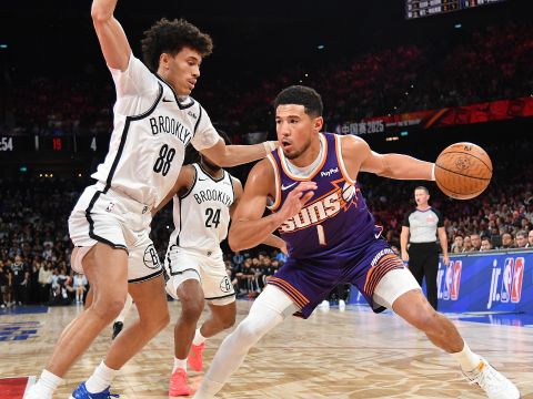 布克vs篮网集锦 砍下18+5+5的全面表现策应全队