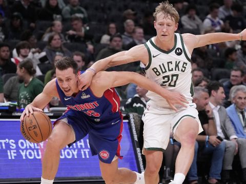 活塞111-117雄鹿 雄鹿下半场发力主场逆转活塞