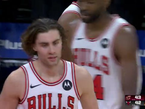 NBA季前赛：骑士vs公牛第2节英文原声回放