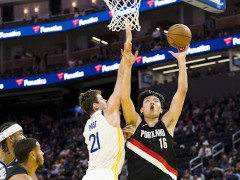 开拓者vs国王第三节比赛杨瀚森全面爆发！投篮5投5中单节独得14分