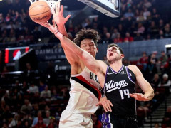 杨瀚森在开拓者vs国王第三节比赛中连砍10分！开拓者官方：瀚森彻底打疯了！！