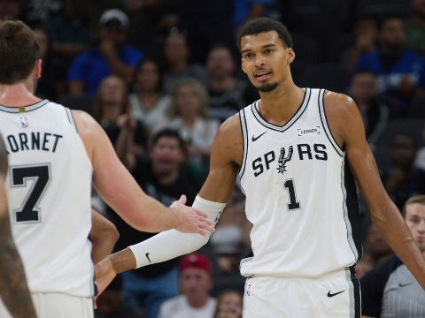 爵士130-134马刺 文班亚马轻取22+7马刺加时赛战胜爵士