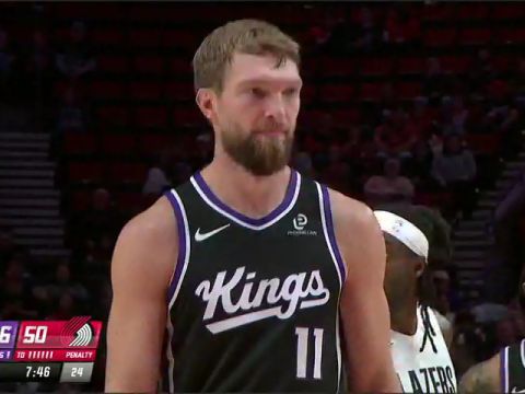 NBA季前赛：国王vs开拓者第2节英文原声回放