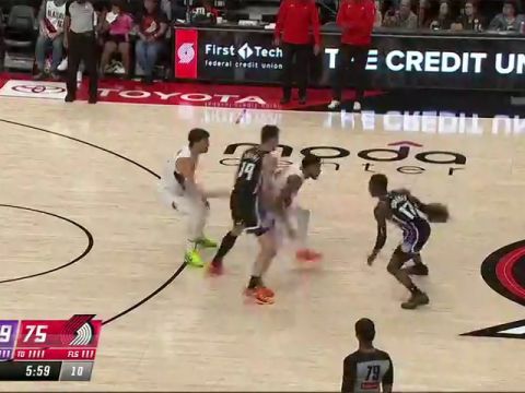 NBA季前赛：国王vs开拓者第3节英文原声回放