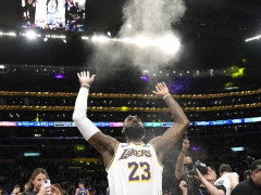 nba直播在线观看高清直播：季前赛湖人vs太阳（10.15）东契奇携手斯玛特复出