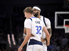 独行侠主帅：周四对阵湖人的比赛，我们计划给戴维斯安排更多上场时间