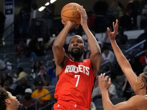 火箭130-128鹈鹕 火箭三人20+霍乐迪准绝杀惊险战胜鹈鹕