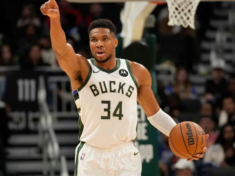 字母哥vs雷霆集锦 全场拿下16+7+4投篮8中5多次上演精彩暴扣