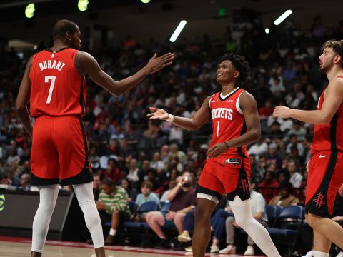 火箭130-128鹈鹕 火箭三人20+霍乐迪准绝杀惊险战胜鹈鹕