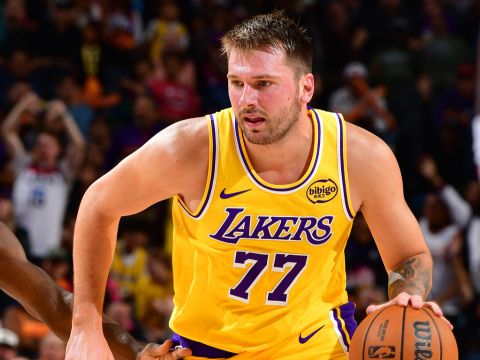 湖人104-113太阳 巴特勒独得35+9东契奇轻取25分太阳主场逆转湖人