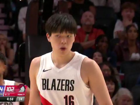 NBA季前赛：勇士vs开拓者第4节英文原声回放