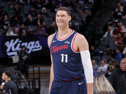 洛佩斯vs国王集锦 全场拿下16分4篮板三分5中4上演逆天封盖