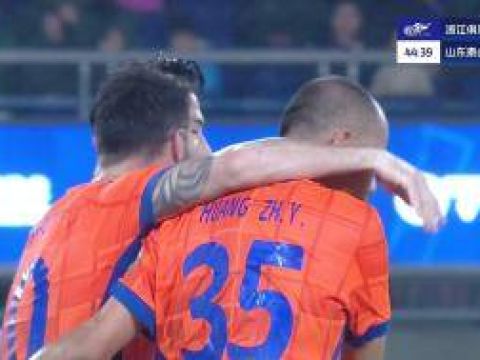 [进球视频]泰山先拔头筹！黄政宇禁区外远射破门随后一路滑跪怒吼?