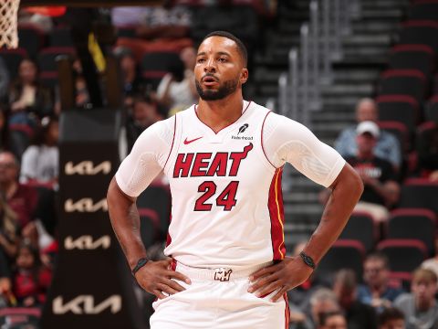 鲍威尔vs灰熊集锦 空砍23+6串联球队不敌灰熊