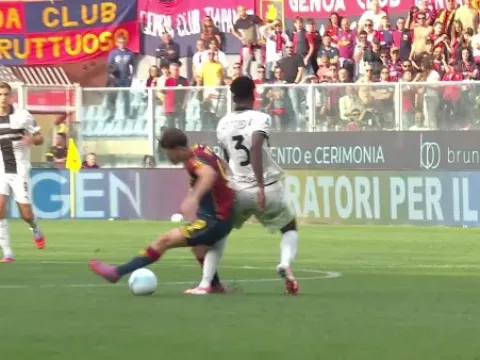 【花絮】太不冷静！恩迪亚耶犯规两黄变一红 帕尔马十人应战