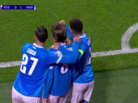 [进球视频]斯皮纳佐拉精准传中，麦克托米奈高高跃起头球破门