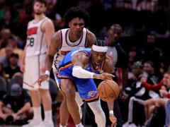 比肩乔丹！亚历山大成为第二位揭幕战的加时胜利中，斩获35+分5+助及多次抢断的球员