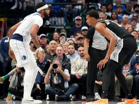 马刺125-92独行侠 文班亚马40+15碾压戴维斯22+13