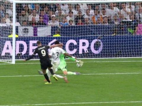 [射门被扑]弗拉霍维奇单刀突进，库尔图瓦神扑力保球门不失