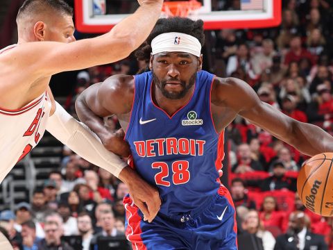 斯图尔特vs公牛集锦 替补出战砍下20分10篮板4助攻镇守禁区