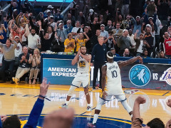 Logo绝平+下半场35分：库里超神一战怒吼释放 42+7连献关键3分