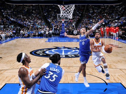 老鹰111-107魔术 小瓦27+6不敌特雷杨25+6惨遭逆转