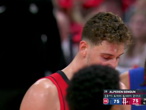 申京vs活塞集锦 18投5中拿到17+7+7关键上篮被冒错失绝平