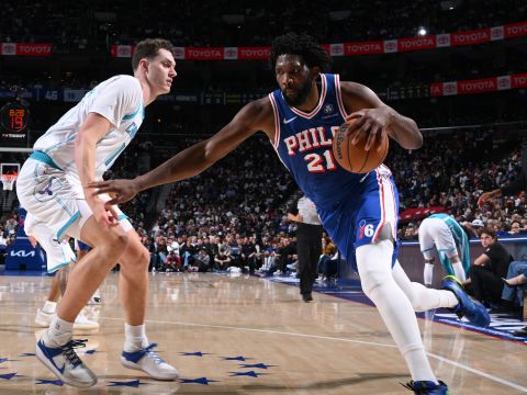 黄蜂121-125费城76人 格雷姆斯三分准绝杀费城主场险胜黄蜂