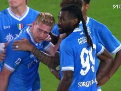 [球员伤退]伤情很不妙！德布劳内点射时受伤，直接被队医搀扶下场