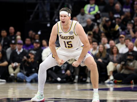 里夫斯vs国王集锦 6记三分轰下51+11+9准三双创生涯新高