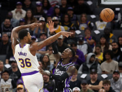 伤病满营！湖人主帅：希望斯玛特和海斯能在对阵森林狼的比赛中登场