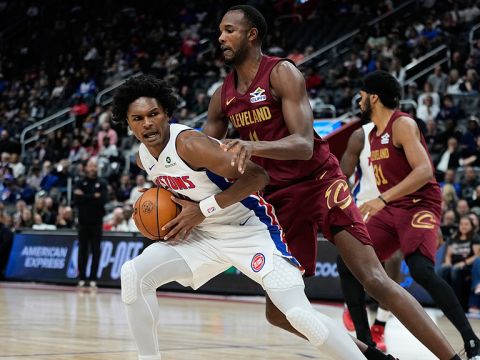 骑士116-95活塞 米切尔35分携手艾伦20+7轻松取胜