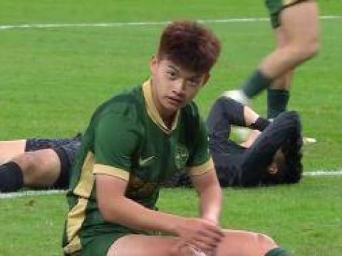 [进球视频]看我铲射?！刘浩帆解围不慎自摆乌龙，海港1-0领先浙江