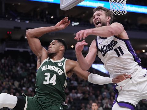 萨博尼斯vs雄鹿集锦 全面表现砍下24+13+6赢球中流砥柱