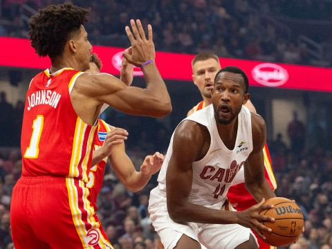 老鹰109-117骑士 米切尔归来37+5骑士生擒老鹰捍卫主场