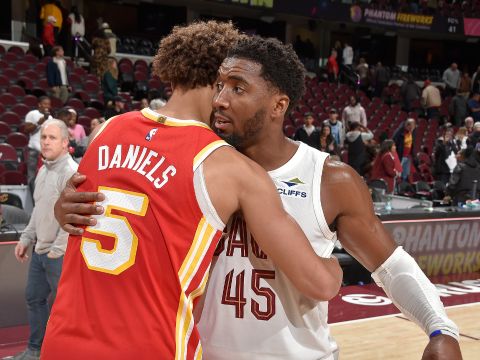 老鹰109-117骑士 米切尔归来37+5骑士生擒老鹰捍卫主场