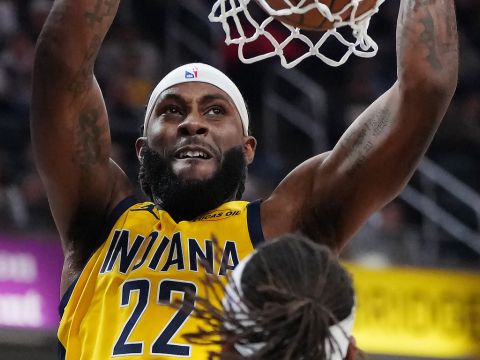 以赛亚-杰克逊vs雄鹿集锦 全场21分10板战斧劈扣天赋尽显