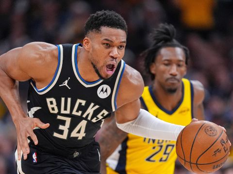 雄鹿117-115步行者 字母哥33+13+5压哨绝杀雄鹿险胜步行者