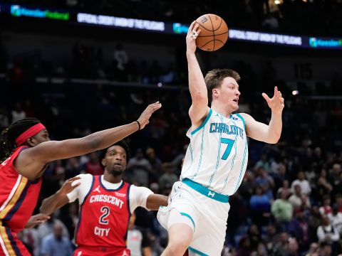 克努佩尔vs鹈鹕集锦 全场拿下20分12篮板全面数据三分10中3遗憾落败