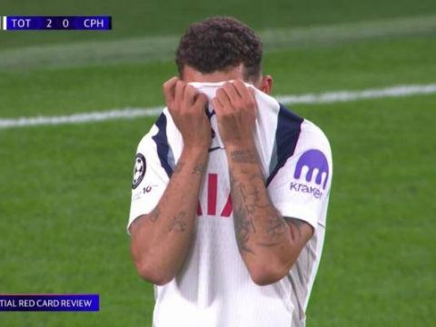 [红牌罚下]热刺少一人作战！约翰逊放铲经VAR审查后被判红牌