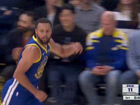 [库里高难三分]默契！追梦不看传球+卡位挡拆+提前庆祝=库里高难三分